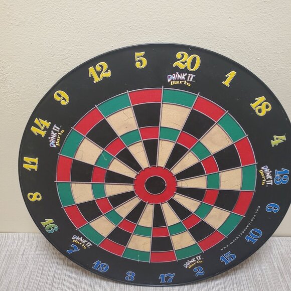 Magnetic Dart Board - With Darts - Picture 5 of 11